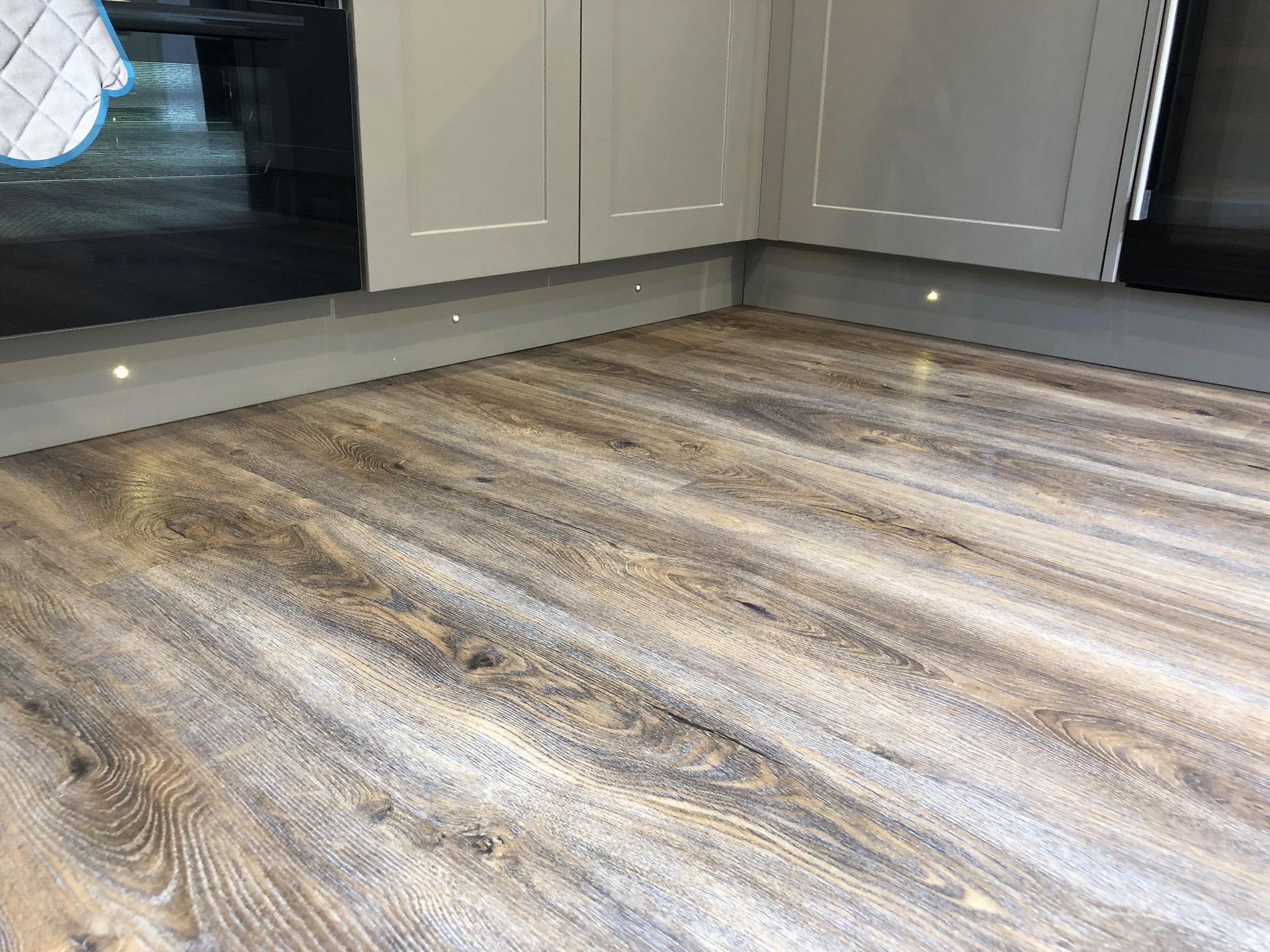 You are currently viewing Consider A Vinyl Plank Floor